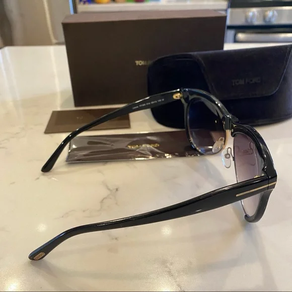 Tom Ford CatEye sunglasses Leona TF365 display picture 2